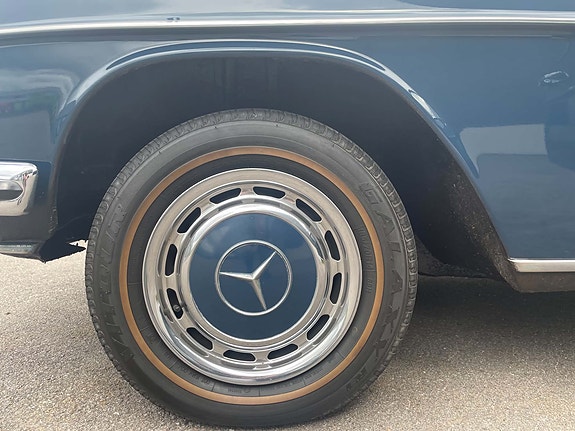 Mercedes-Benz 220 8 of 25