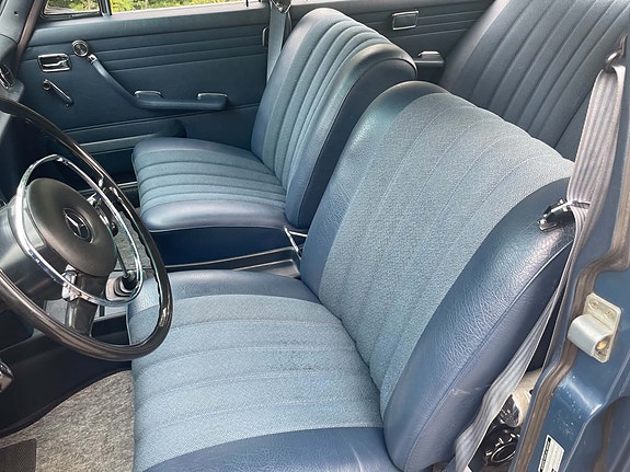 Mercedes-Benz 220 19 of 25