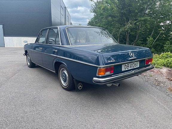 Mercedes-Benz 220 6 of 25