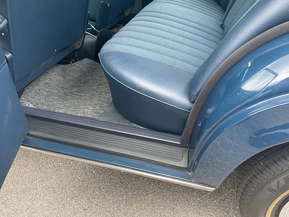 Mercedes-Benz 220 25 of 25