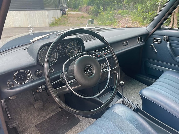 Mercedes-Benz 220 16 of 25