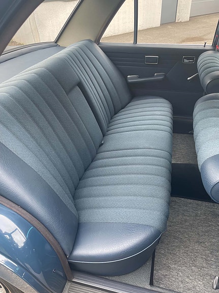 Mercedes-Benz 220 22 of 25