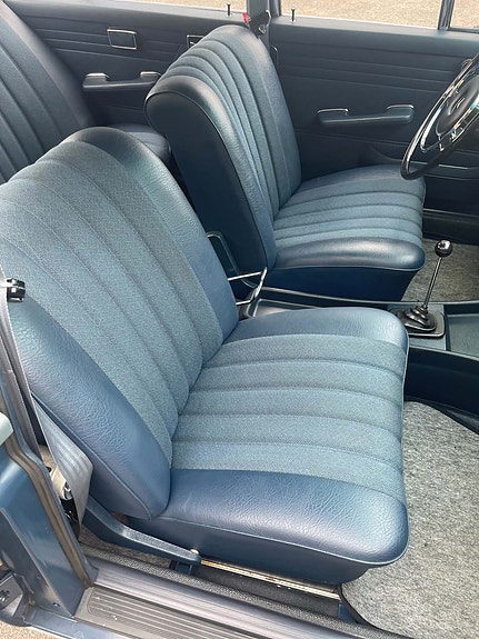 Mercedes-Benz 220 23 of 25