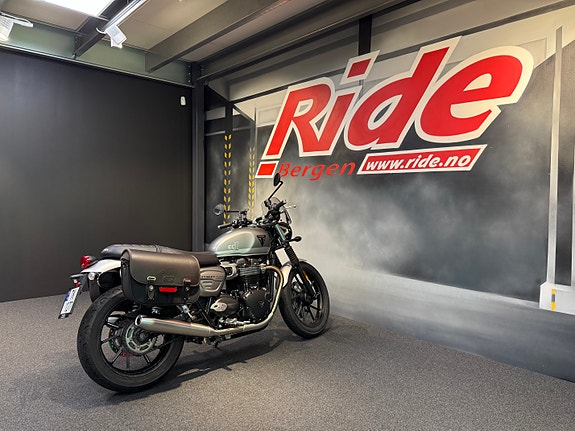 Triumph Street Twin 10 of 14