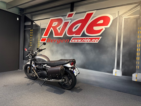 Triumph Street Twin 7 of 14