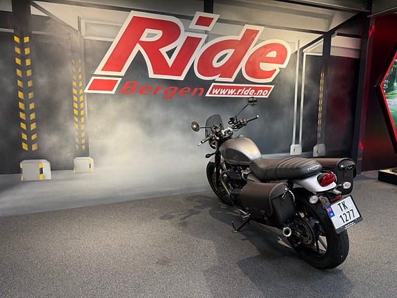Triumph Street Twin 12 of 14