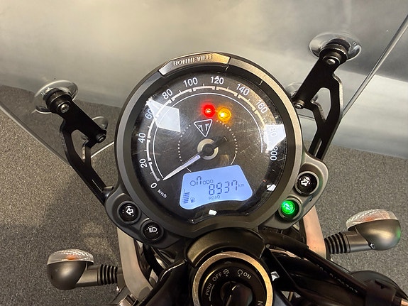 Triumph Street Twin 14 of 14