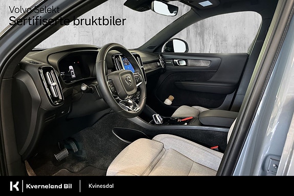 Volvo XC40 17 of 29