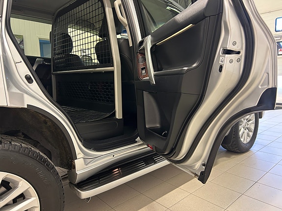 Toyota Land Cruiser 20 of 30