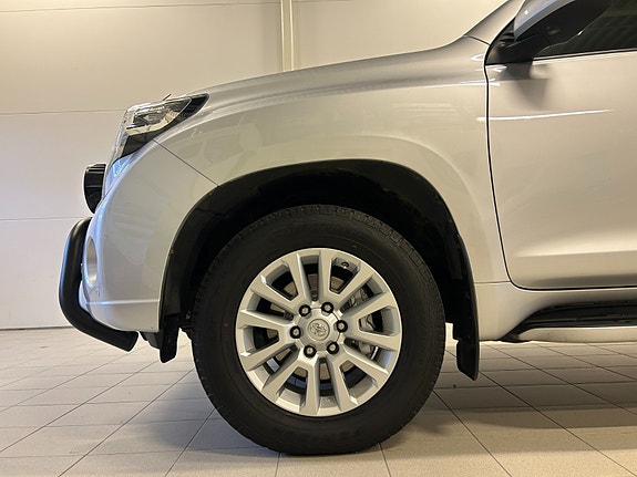 Toyota Land Cruiser 3 of 30