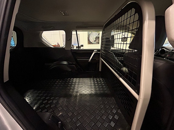 Toyota Land Cruiser 26 of 30
