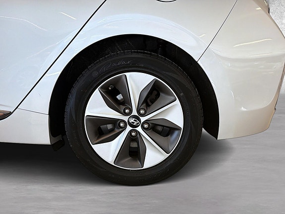 Hyundai IONIQ 8 of 20