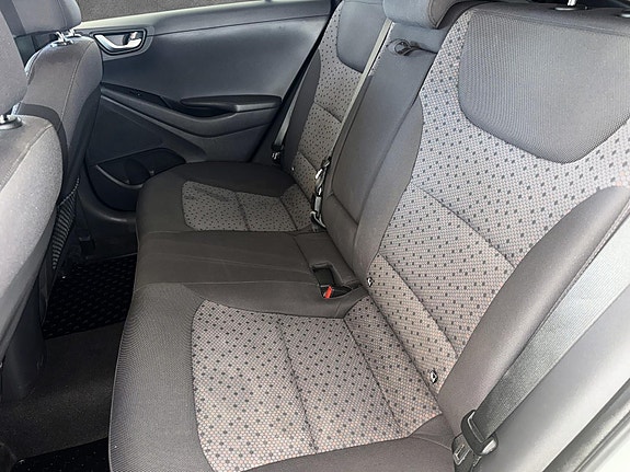 Hyundai IONIQ 11 of 20