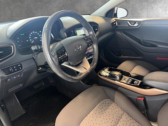 Hyundai IONIQ 10 of 20