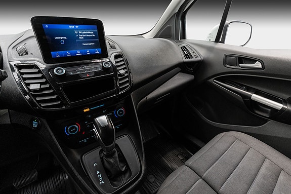 Ford Transit Connect 16 of 27