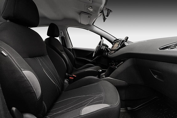 Peugeot 208 19 of 24