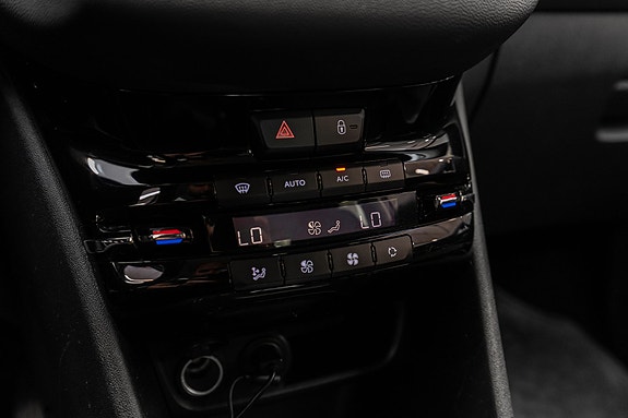 Peugeot 208 15 of 24