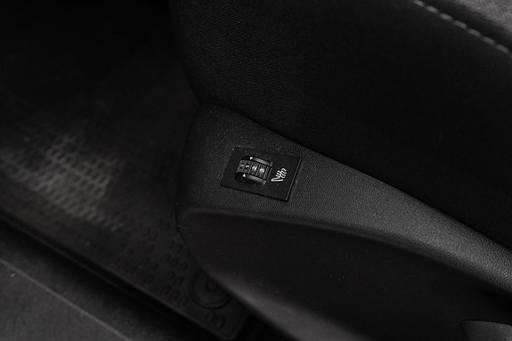 Peugeot 208 22 of 24