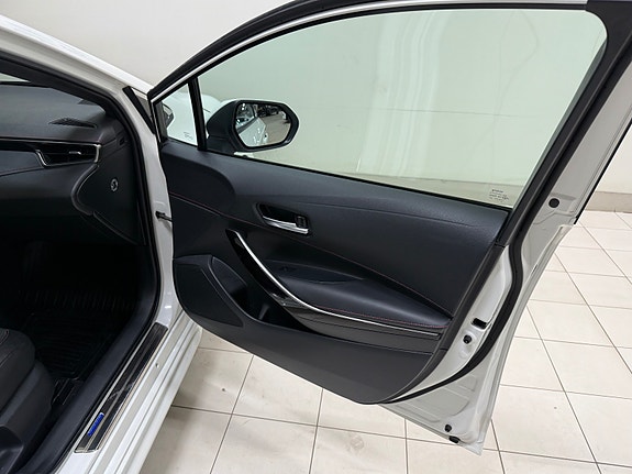 Toyota Corolla 21 of 30