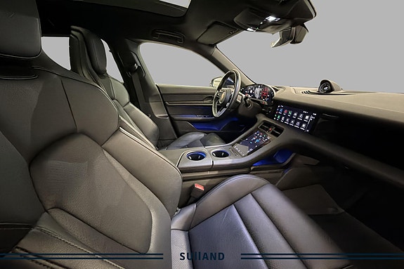 Porsche Taycan 16 of 27