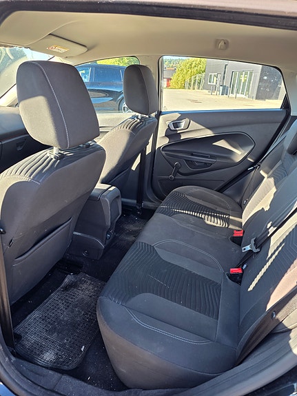 Ford Fiesta 4 of 7