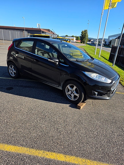 Ford Fiesta 2 of 7