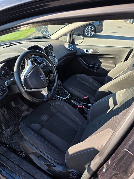 Ford Fiesta 3 of 7