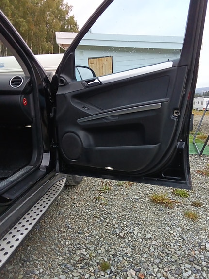 Mercedes-Benz ML320 14 of 19