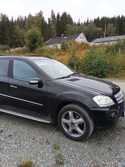 Mercedes-Benz ML320 9 of 19