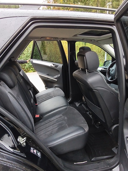 Mercedes-Benz ML320 10 of 19