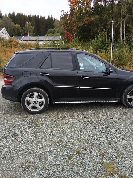 Mercedes-Benz ML320 8 of 19
