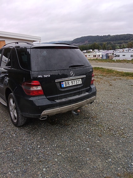 Mercedes-Benz ML320 6 of 19