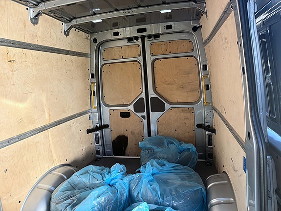 Volkswagen Crafter 13 of 19