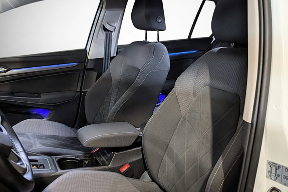 Volkswagen Golf VIII 10 of 19