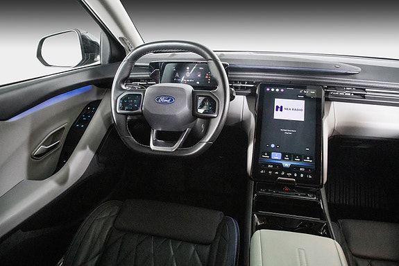Ford Explorer 10 of 29