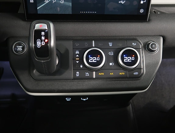 Land Rover Defender 14 of 30
