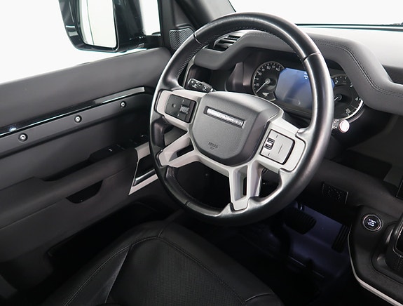 Land Rover Defender 13 of 30