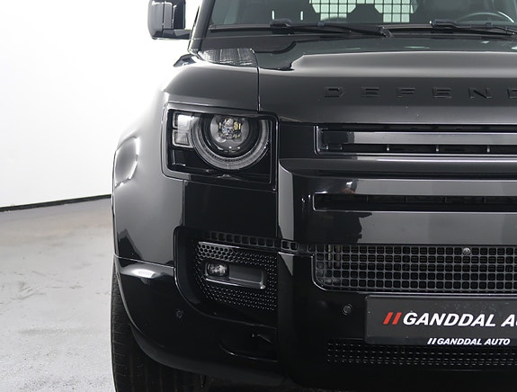 Land Rover Defender 4 of 30