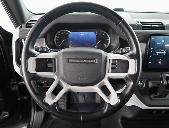 Land Rover Defender 24 of 30