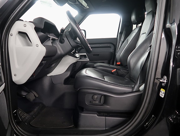Land Rover Defender 11 of 30