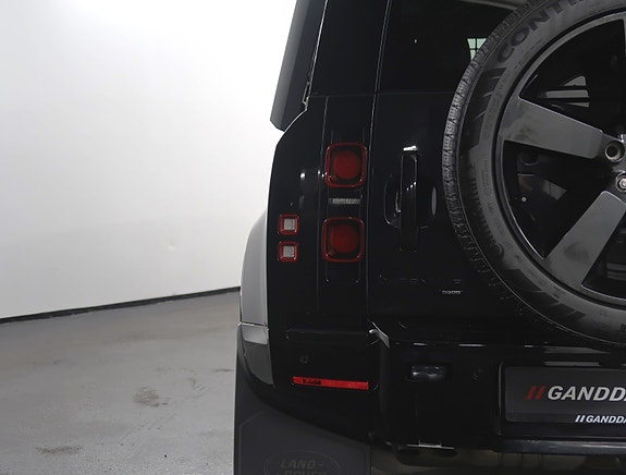 Land Rover Defender 8 of 30