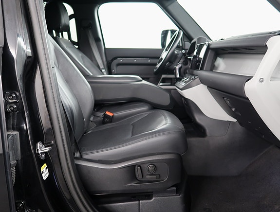 Land Rover Defender 29 of 30