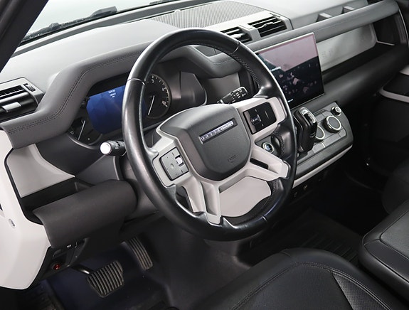 Land Rover Defender 12 of 30