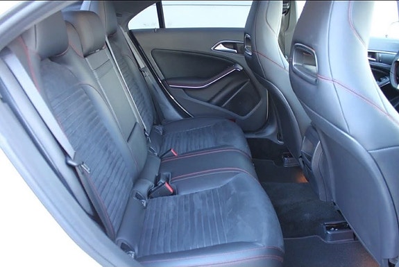 Mercedes-Benz CLA200 9 of 15