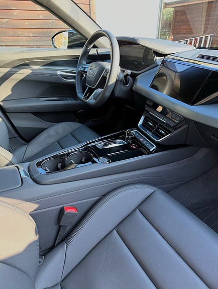 Audi e-tron GT 11 of 29