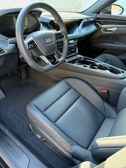 Audi e-tron GT 22 of 29