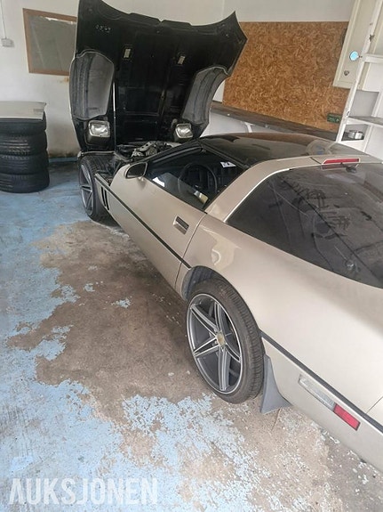Chevrolet Corvette 12 of 24