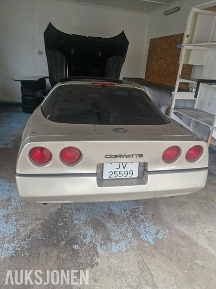 Chevrolet Corvette 11 of 24