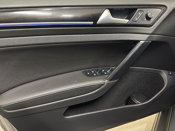 Volkswagen Golf VII 8 of 25