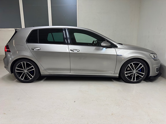 Volkswagen Golf VII 6 of 25